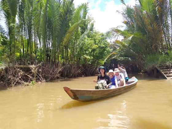 Xuống thuyền miền Tây